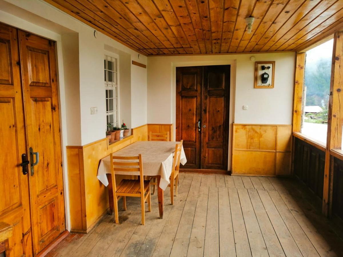 Guesthouse Sagrila Omalo ภายนอก รูปภาพ